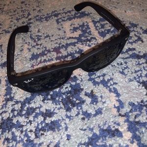 ray ban sunglasses wayfarer polarized black (w/case)
